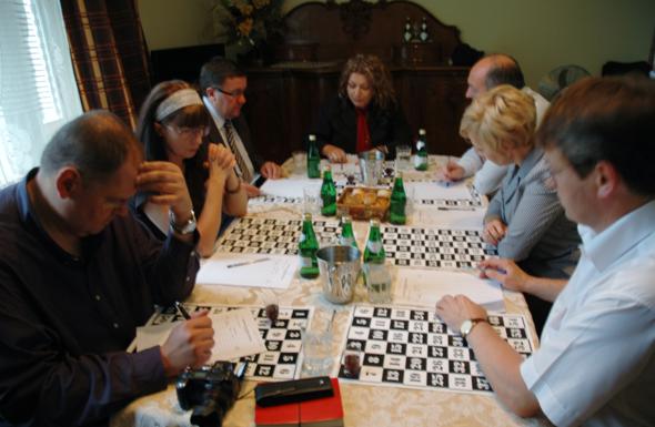 Opis: Jury przy pracy